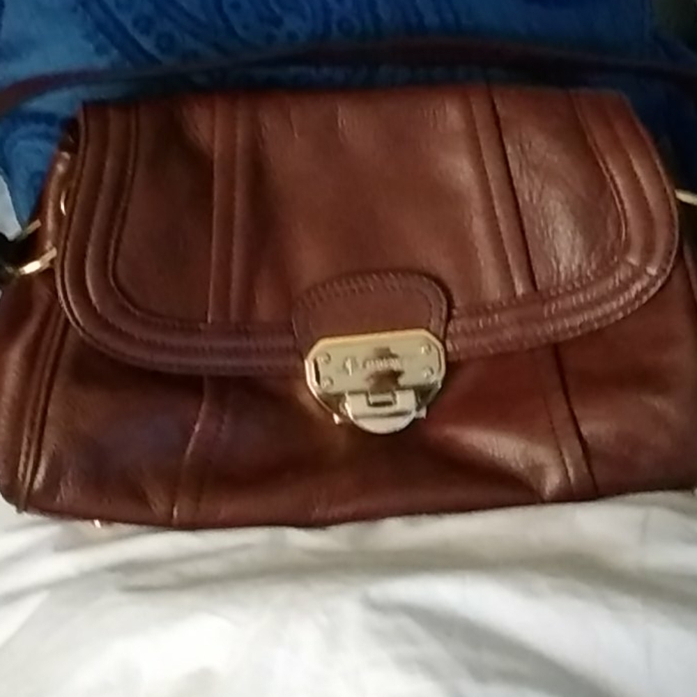 B. Makovsky leather purse